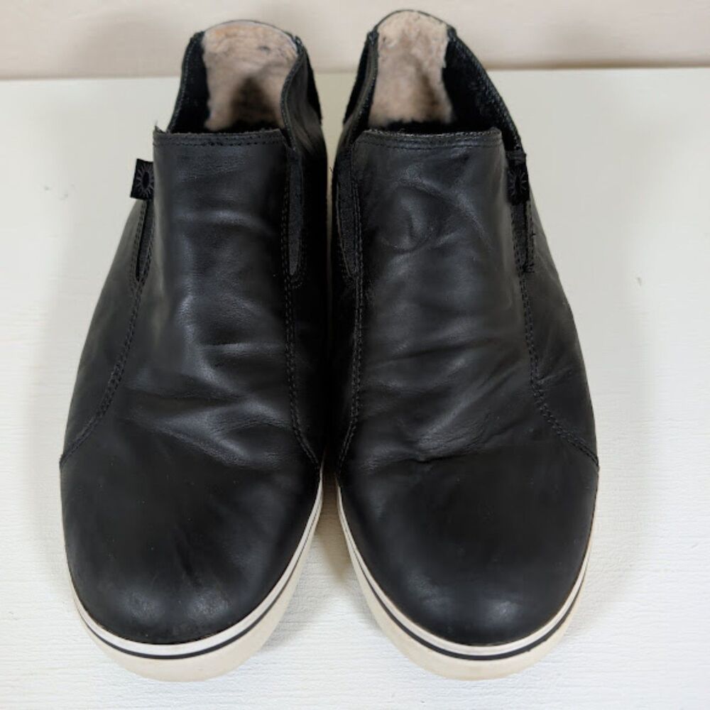 UGG Australia Men's Black Leather Ankle Boots Shearling Lined Size 11